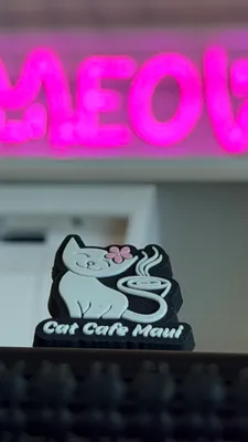 Cat Cafe Maui croc gibbet