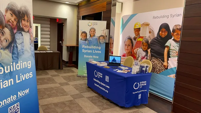 CustomT-ShirtToday.Com - Roll Up Banner Stands