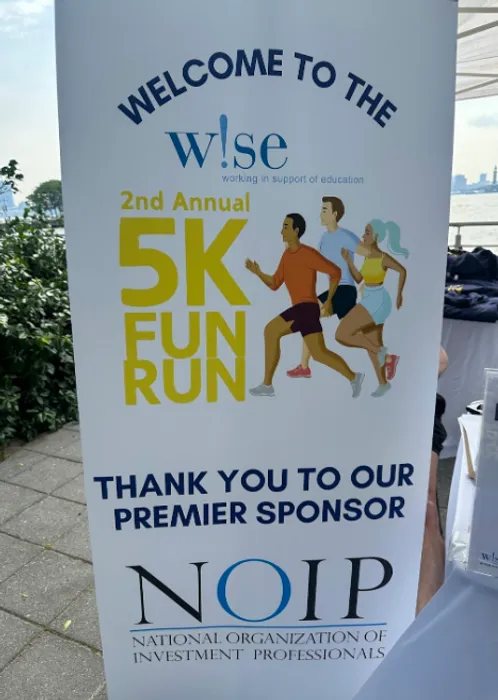 CustomT-ShirtToday.Com - Roll Up Banner Stands